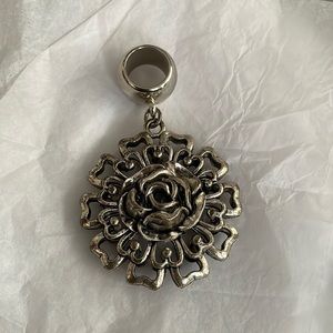Vintage Peruvian Pendent for Scarves - Metallic Silver